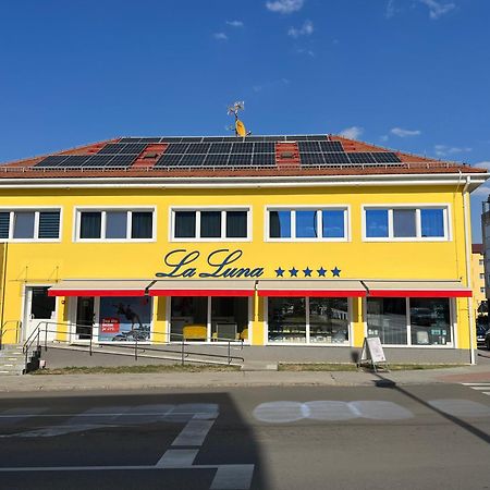 La Luna Deluxe apartman 5* + besplatan natkriveni parking Nasice Exteriör bild
