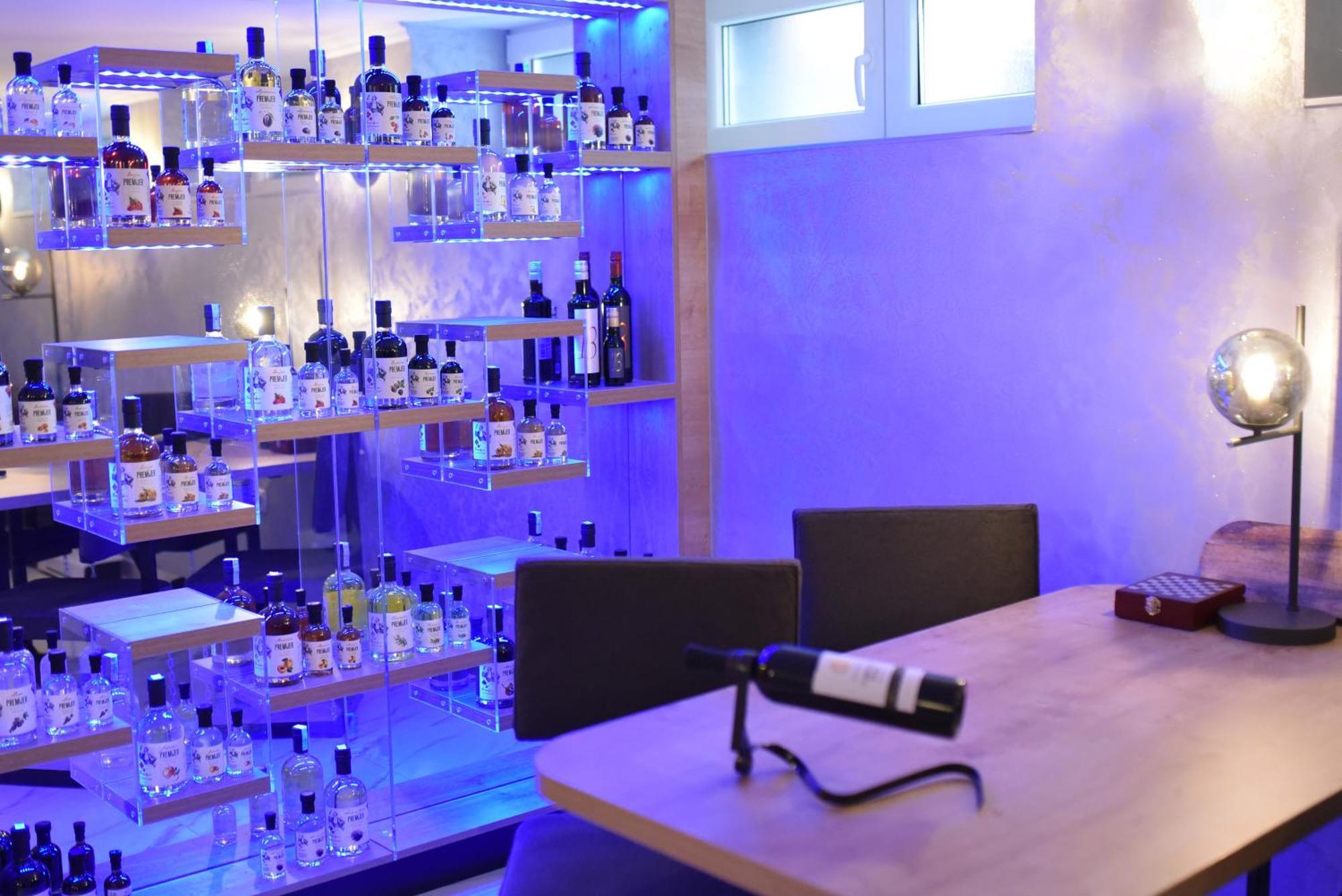 La Luna Deluxe apartman 5* + besplatan natkriveni parking Nasice Exteriör bild